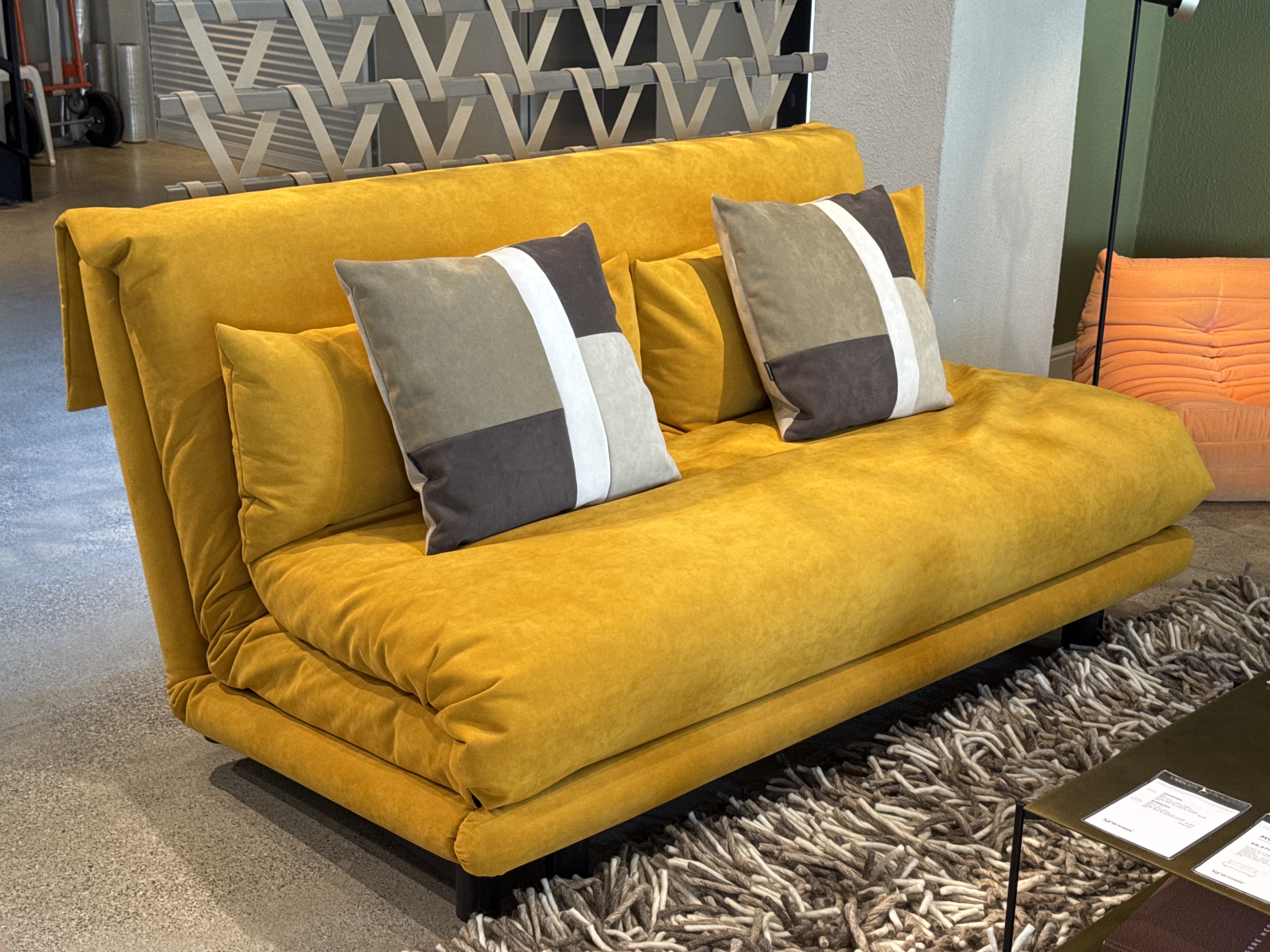 BANQUETA CAMA 155 CON COJINES RIÑONERAS MULTY